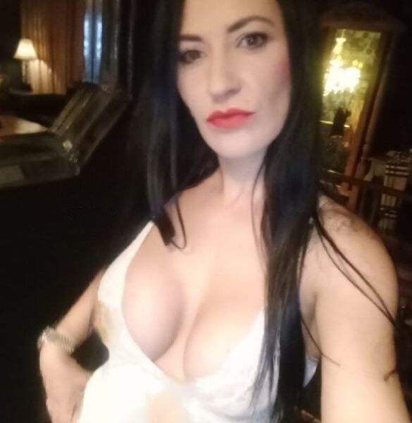 Beautiful sexy and sophisticated Marta I am a young woman of 30 years, Spanish Great body of a model, athlete, charismatic, a girl with whom you will love moments of pleasure and wanting to have new experiences I am available by whatsapp