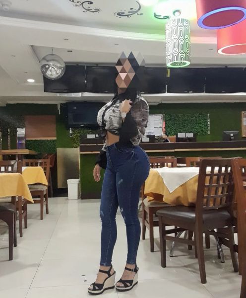 Hola me llamo alanna soy una hermosa joven de cuerpo natural linda sonrisa perfecta apartamento privado servicios adicionales estoy en urdesa norte soy independiente 